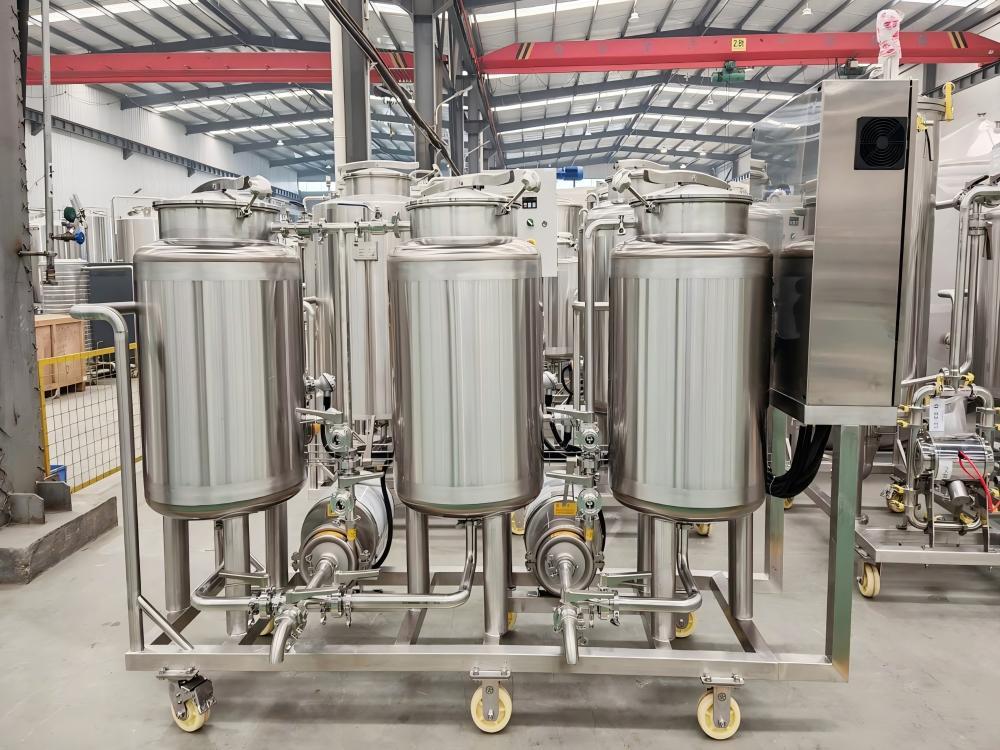 <b>100L Three Tank Mobile CIP Ca</b>